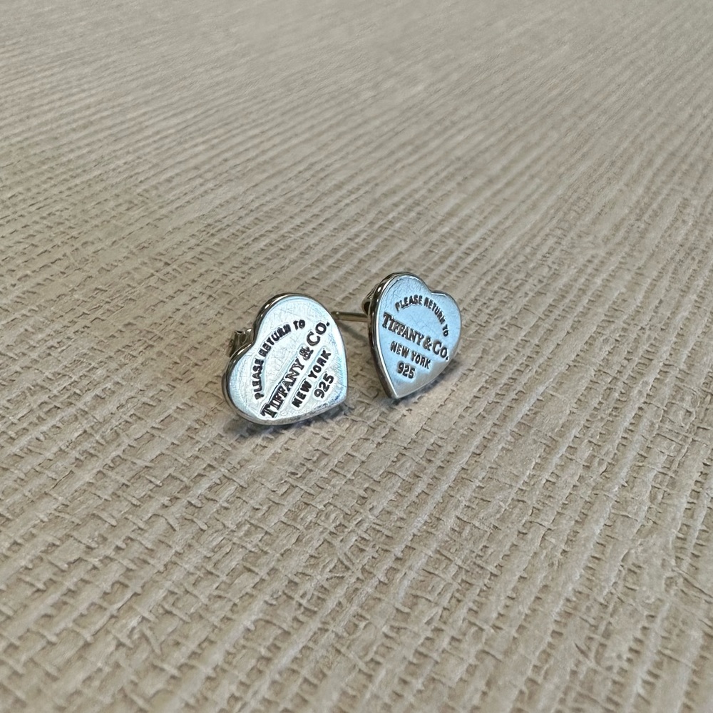 Tiffany’s heart tag stud earrings in silver